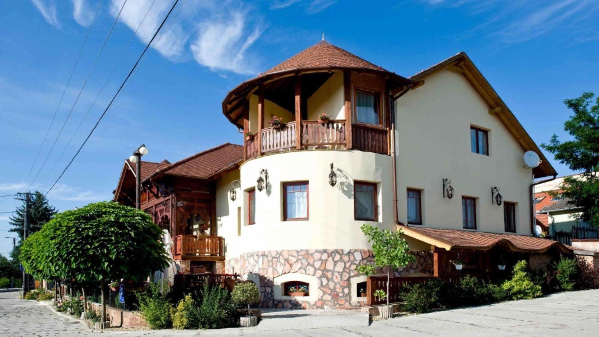 Nyilas Fogado Hotel Nyíregyháza Екстериор снимка