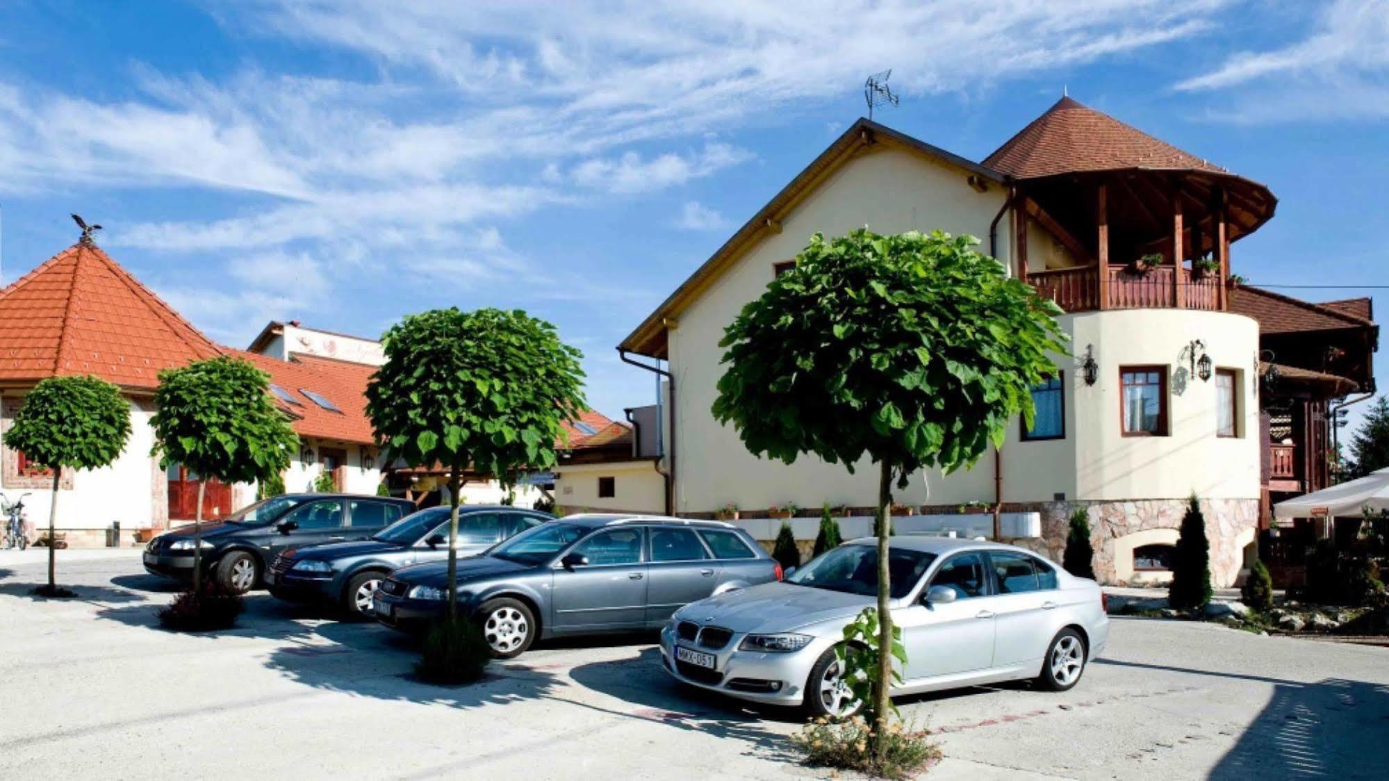 Nyilas Fogado Hotel Nyíregyháza Екстериор снимка