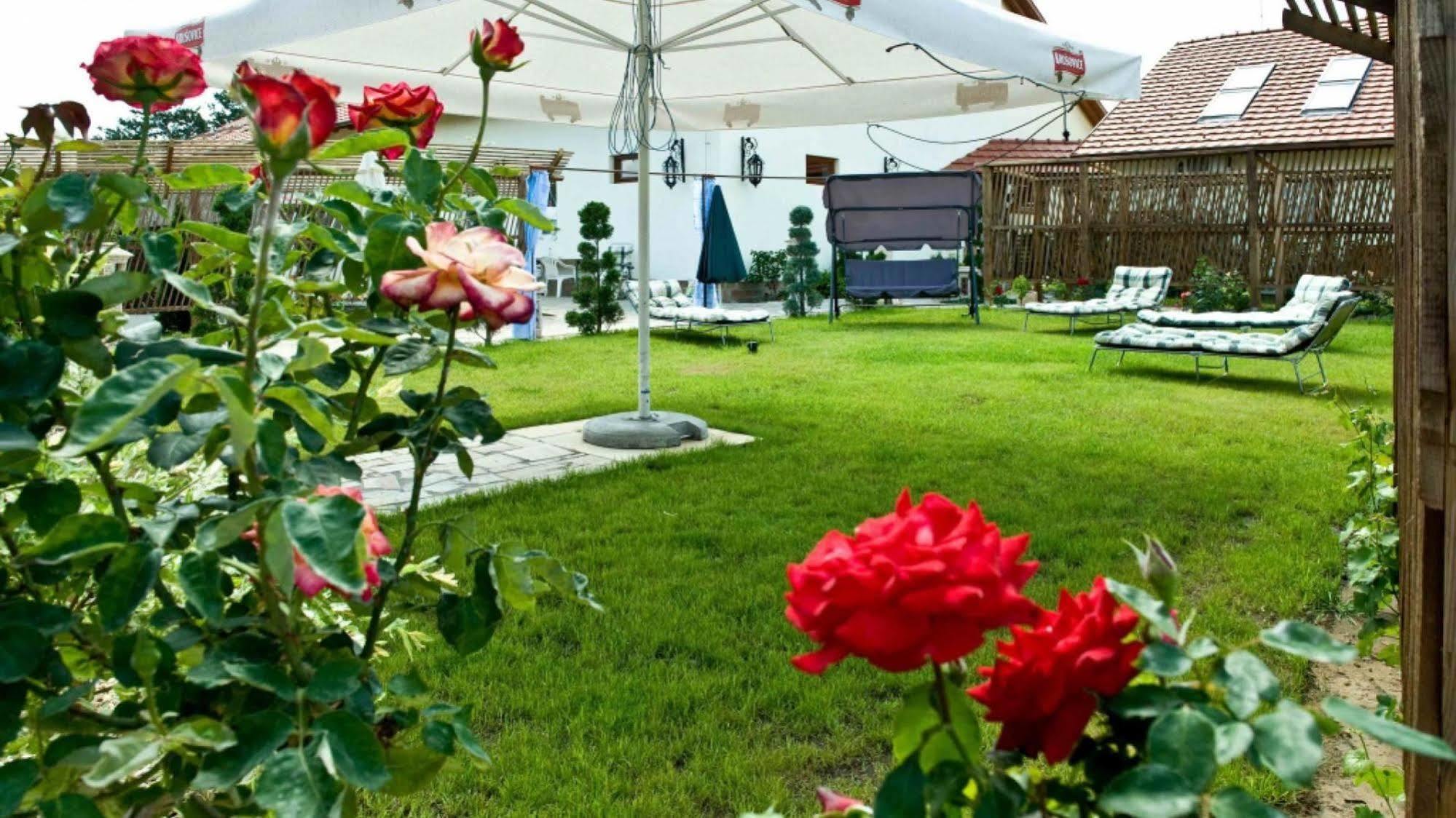 Nyilas Fogado Hotel Nyíregyháza Екстериор снимка