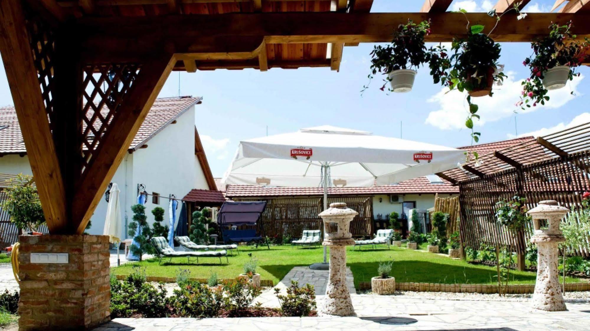 Nyilas Fogado Hotel Nyíregyháza Екстериор снимка